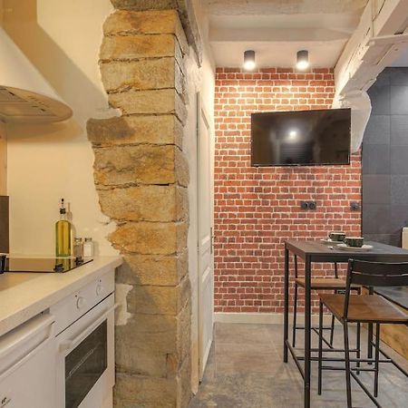 Industrial-Style Studio With Bathtub, Vieux-Lyon Luaran gambar