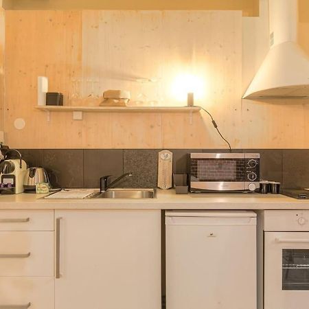Industrial-Style Studio With Bathtub, Vieux-Lyon Luaran gambar