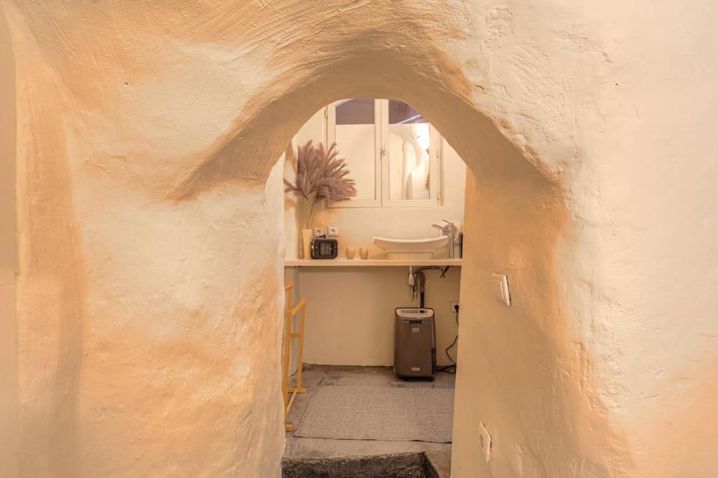 Industrial-Style Studio With Bathtub, Vieux-Lyon Luaran gambar
